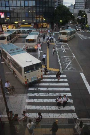 中央部の横断歩道はなくなる。2015年6月8日撮影