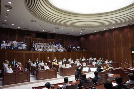 写真は、西東京市議会提供