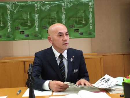 会見する並木克巳東久留米市長（筆者提供）