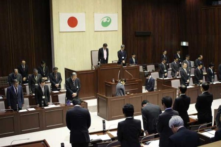東日本大震災の犠牲者に黙禱を捧げた（西東京市議会）