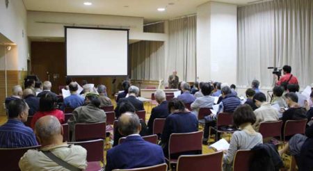 会場は熱心な観客でほぼ満席（四谷区民ホール）