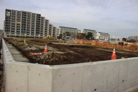 中原小の仮校舎になる(仮称)第10中の予定地は整地が進む