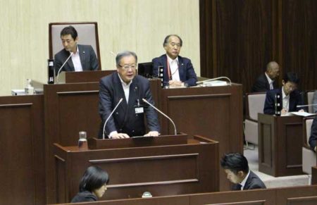 提案理由を説明する丸山浩一市長