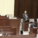 挨拶する小谷野佳一氏