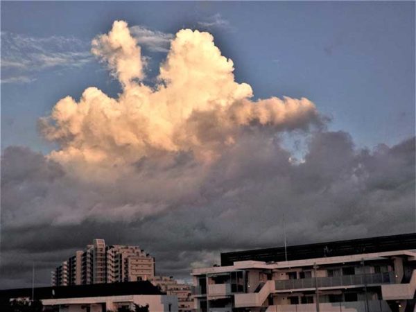 夏雲の夕景