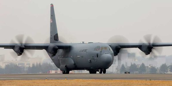 米国軍用輸送機C-130J-30 